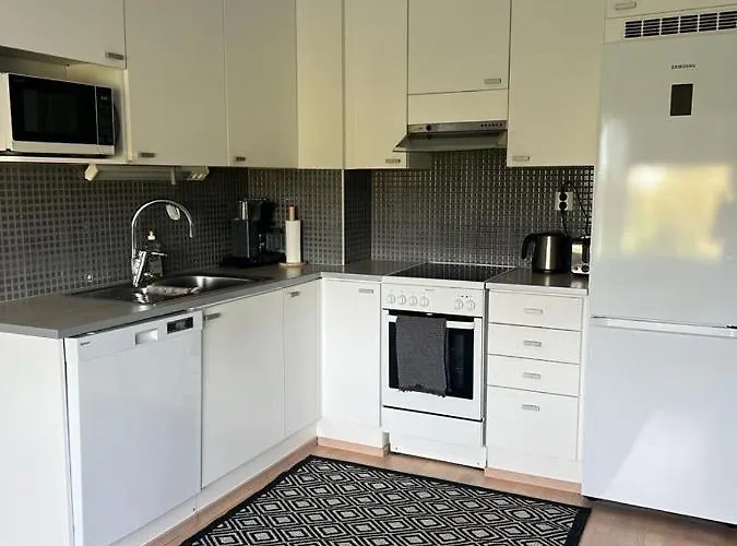 Отель Comfortable One Bedrooom Nearby Airport *